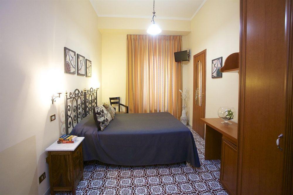 Nicolas Inn Rzym Zewnętrze zdjęcie